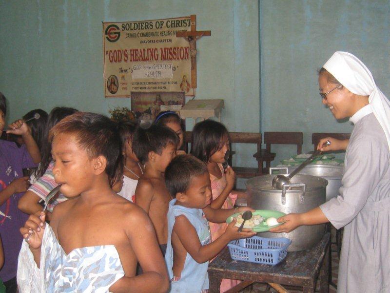 Kapitbahayan feeding center (130children)-Sr.Franz(1)