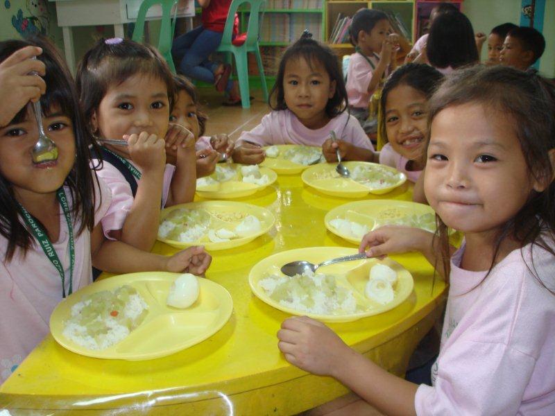 kindergarten feeding